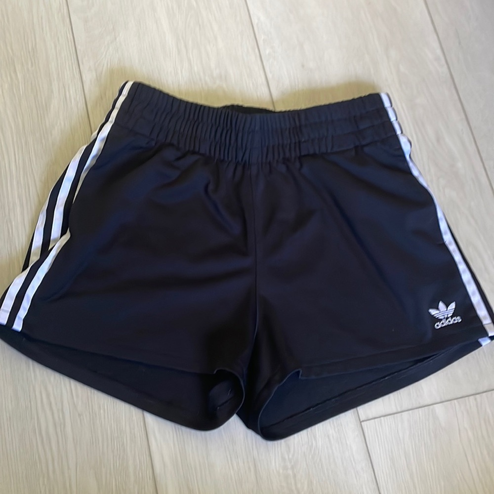 Adidas 3 stripes CHANGEOVER SHORTS size medium